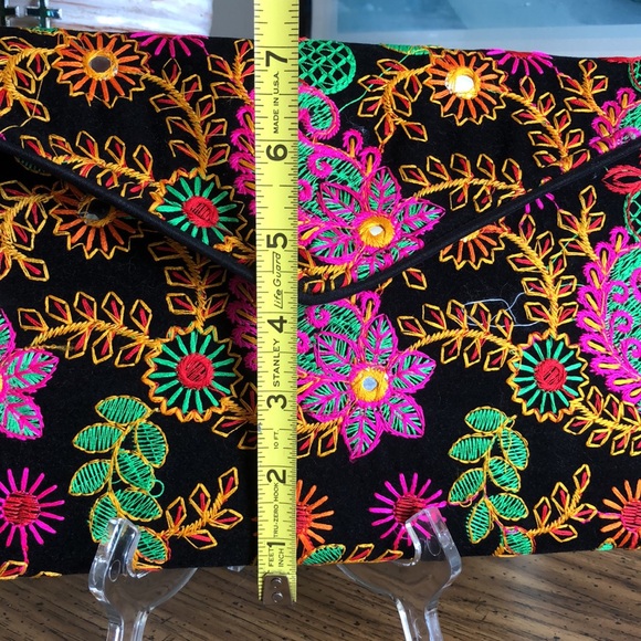 VIBRANT Crossbody/Clutch - Picture 15 of 15